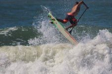 LUIZ DINIZ – SUP SURFING IN THE SUMMER