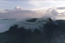 BENOIT CARPENTIER  – SUP SURFING AT TAHITI