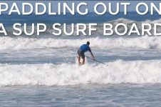 HOW TO PADDLE OUT ON YOUR SUP SURF BOARD